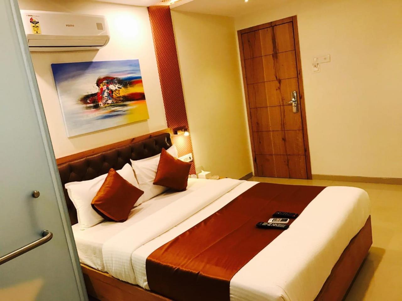 Grandeur By Avion Palace Near T2 International Airport Mumbai  Buitenkant foto